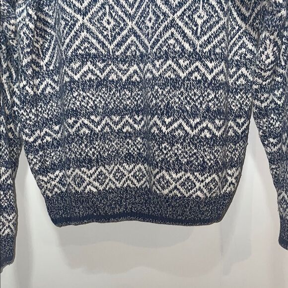 Men's Blue and White Patterned Sweater - Picture 8 of 10